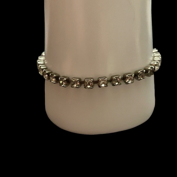Jewelry - Vintage fashion silver tone and rhinestone Bracelet